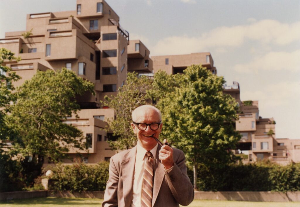 Foto August Komendandist piipu suitsetamas