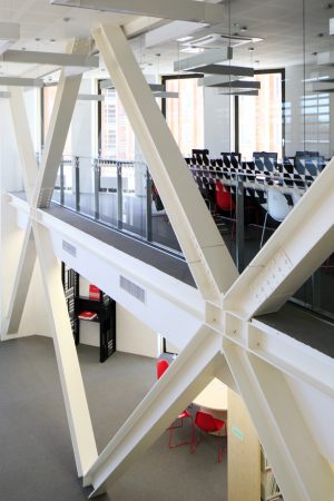 Tartu Tervishoiu Kõrgkool, raamatukogu. Kavakava arhitektuuribüroo: Indrek Peil, Siiri Vallner.