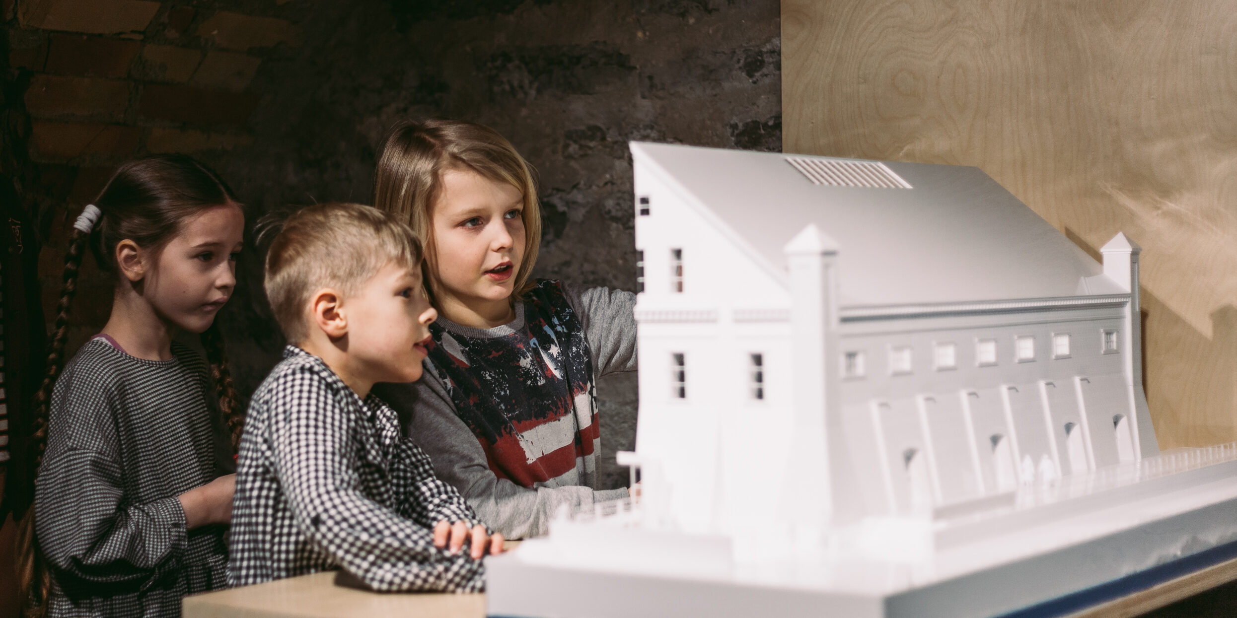 lapsed vaatavad soolalao maketti