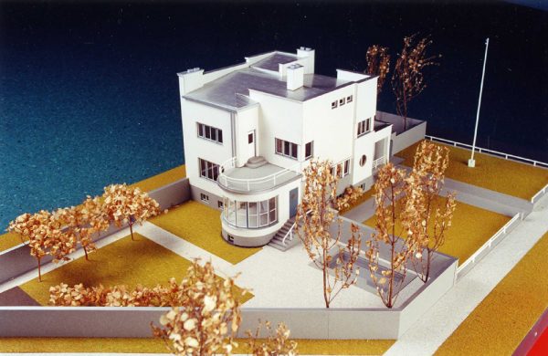 Makett Eramust Villa Jakobson Pärnus Lõuna 2a. Arhitektid Olev Siinmaa ja Anton Soans.